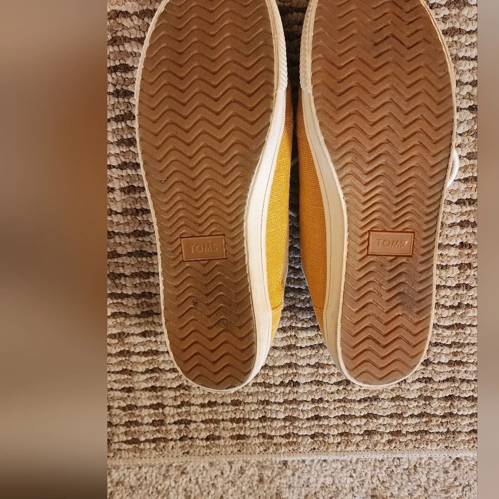 Tom's Lace-up Yellow Sunflower Sneaker Shoes  for Women Size 8